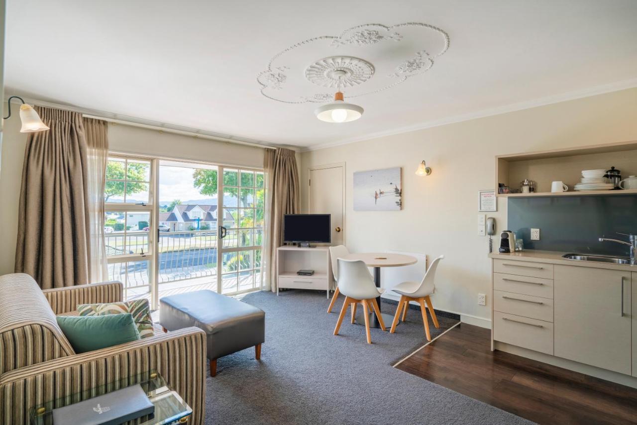 Silver Fern Rotorua Suites & Spa Экстерьер фото A typical apartment at the hotel