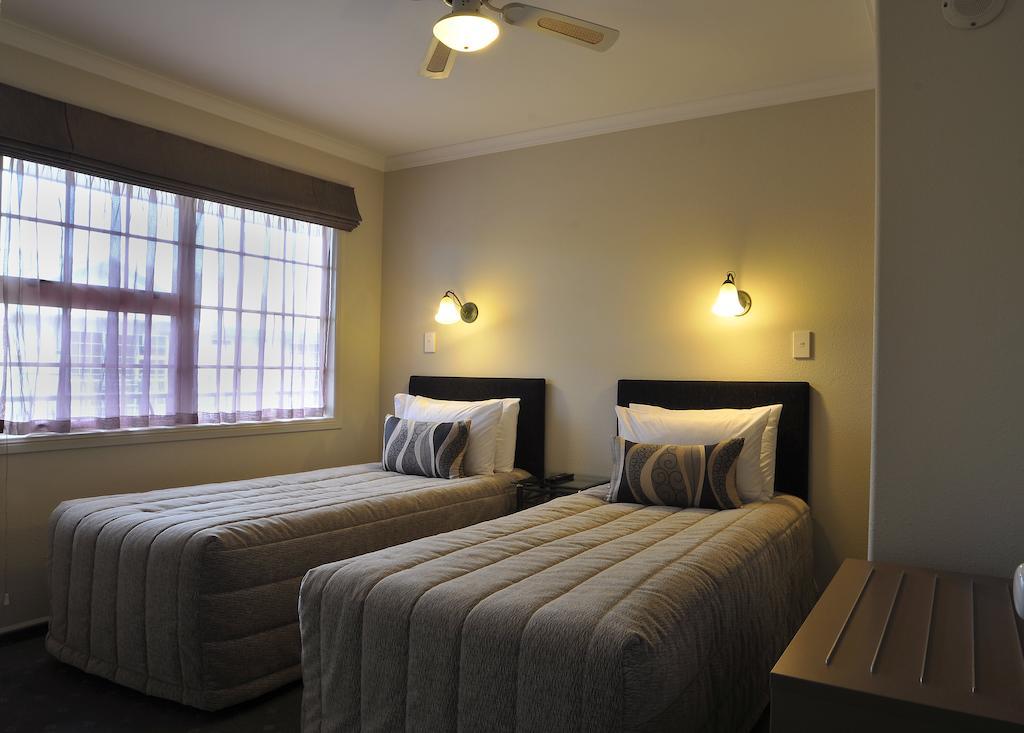 Silver Fern Rotorua Suites & Spa Экстерьер фото A typical motel room