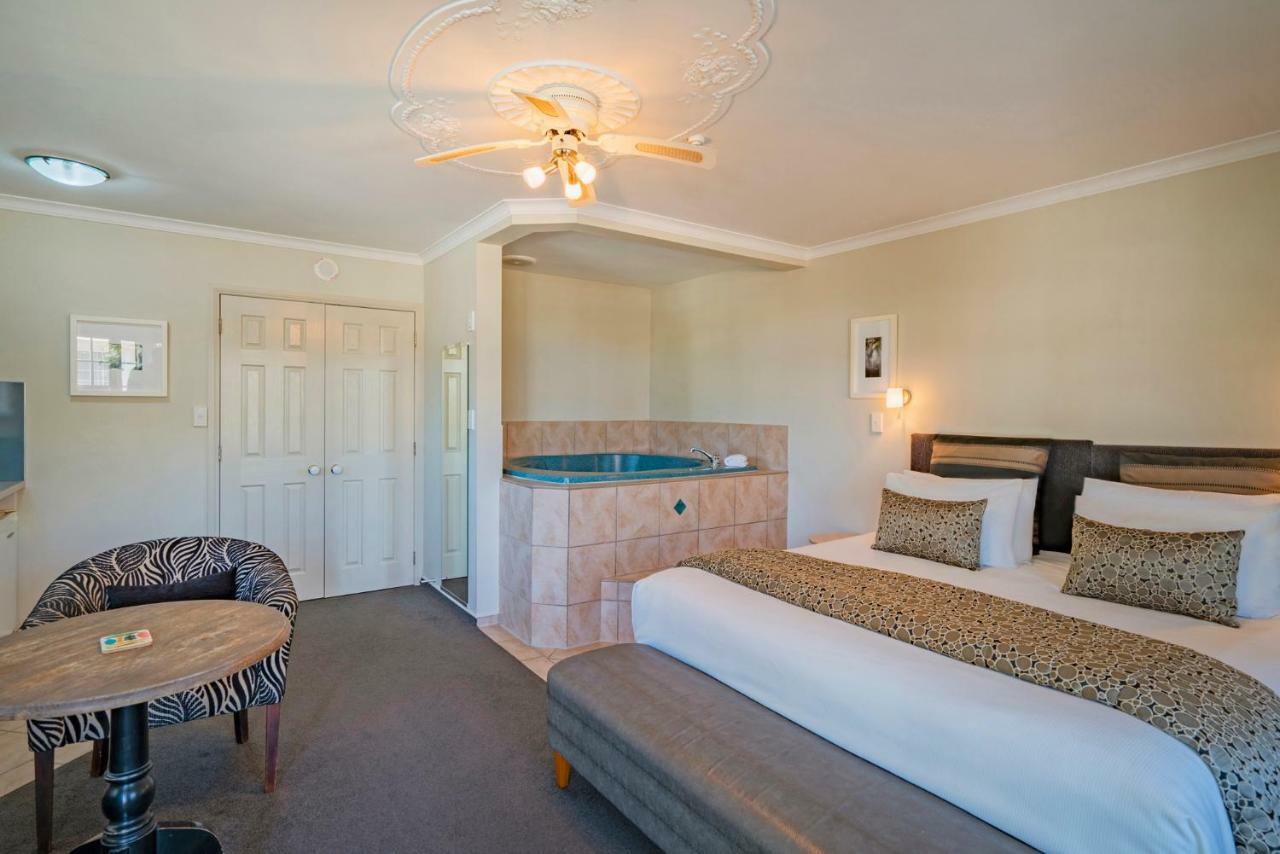Silver Fern Rotorua Suites & Spa Экстерьер фото A room at the hotel