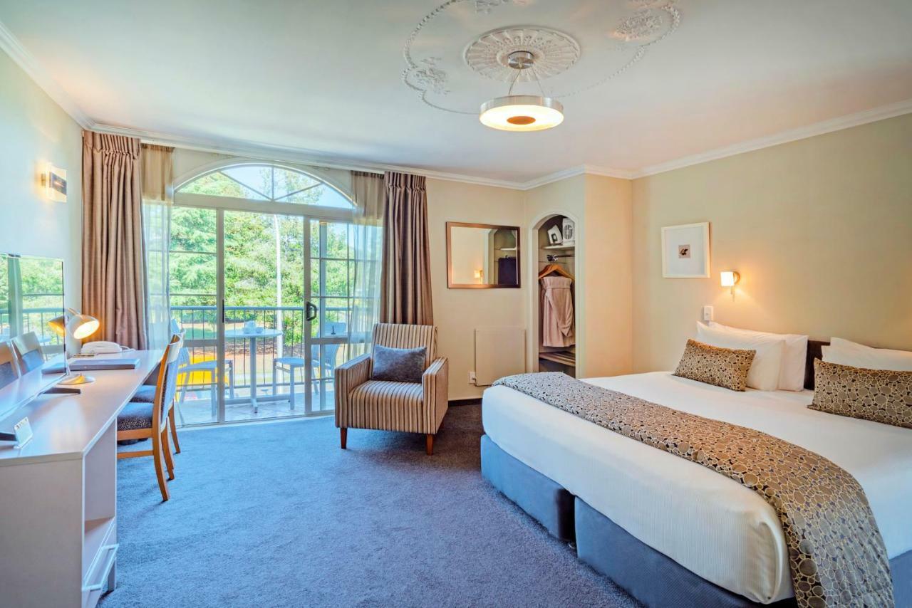 Silver Fern Rotorua Suites & Spa Экстерьер фото A typical hotel room