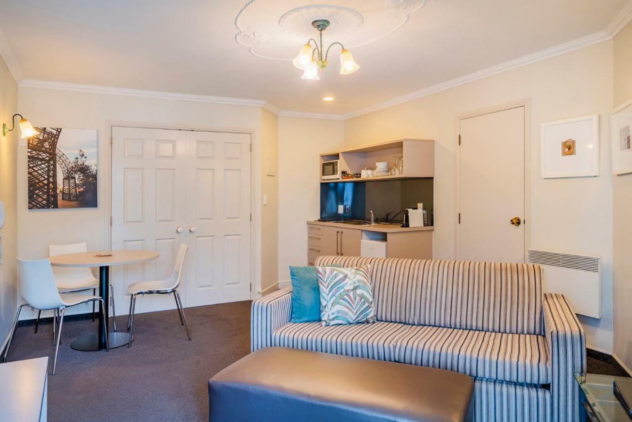 Silver Fern Rotorua Suites & Spa Экстерьер фото A typical studio apartment