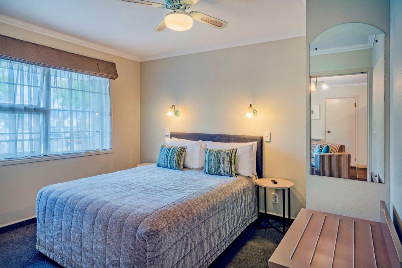 Silver Fern Rotorua Suites & Spa Экстерьер фото A bedroom at the hotel