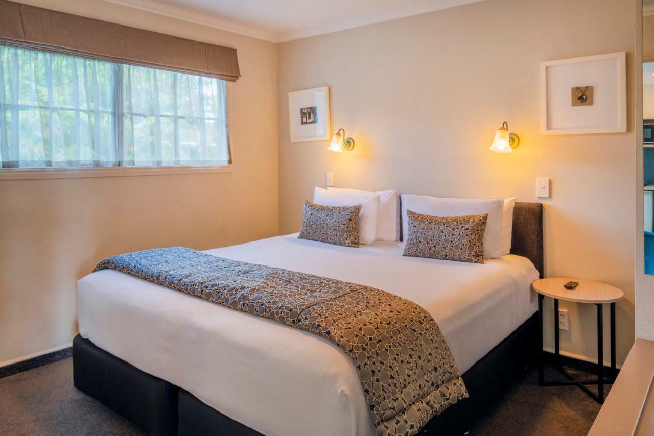 Silver Fern Rotorua Suites & Spa Экстерьер фото A bedroom at the hotel