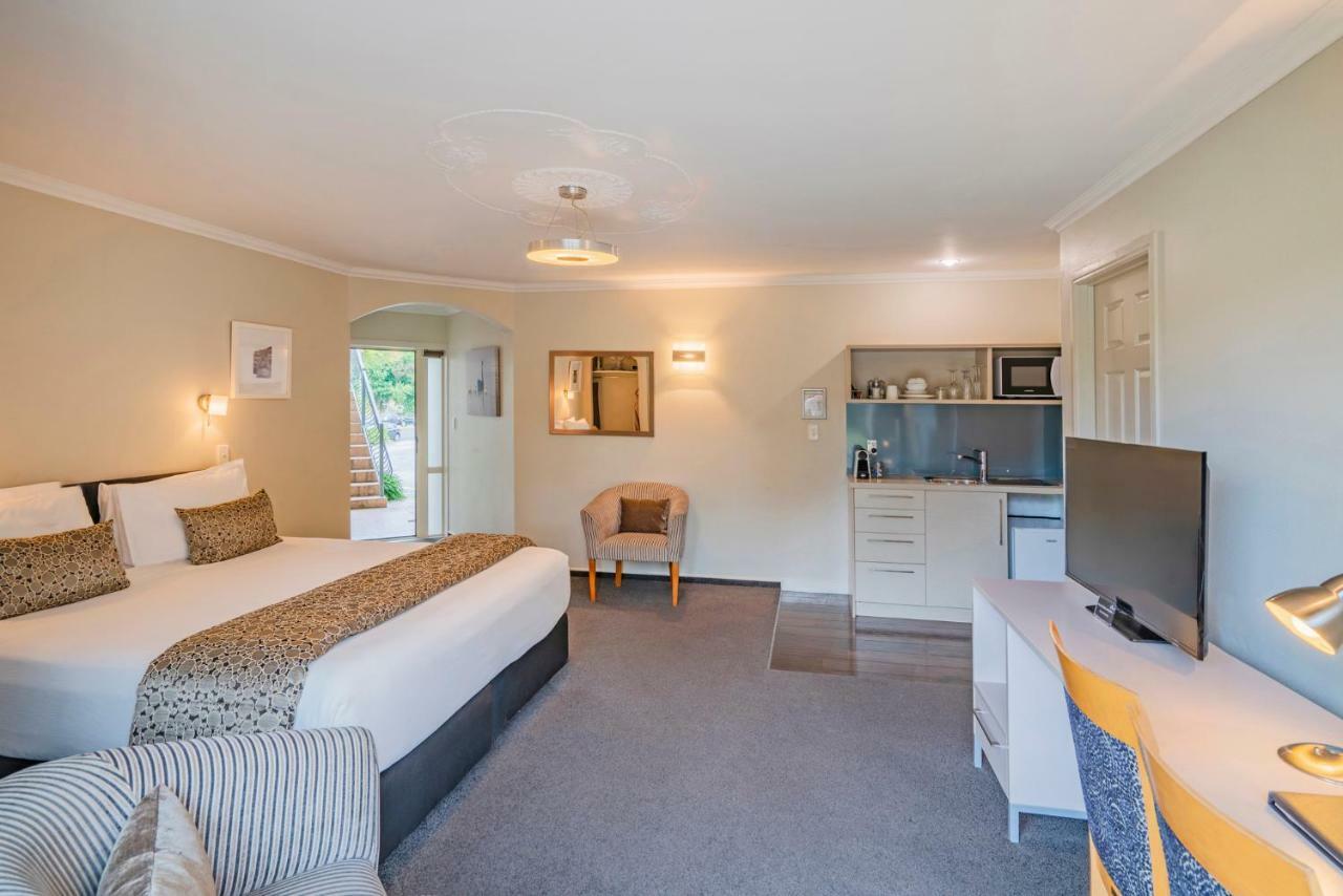 Silver Fern Rotorua Suites & Spa Экстерьер фото A typical studio apartment