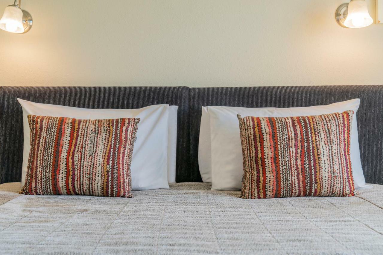 Silver Fern Rotorua Suites & Spa Экстерьер фото Two cushions on a bed