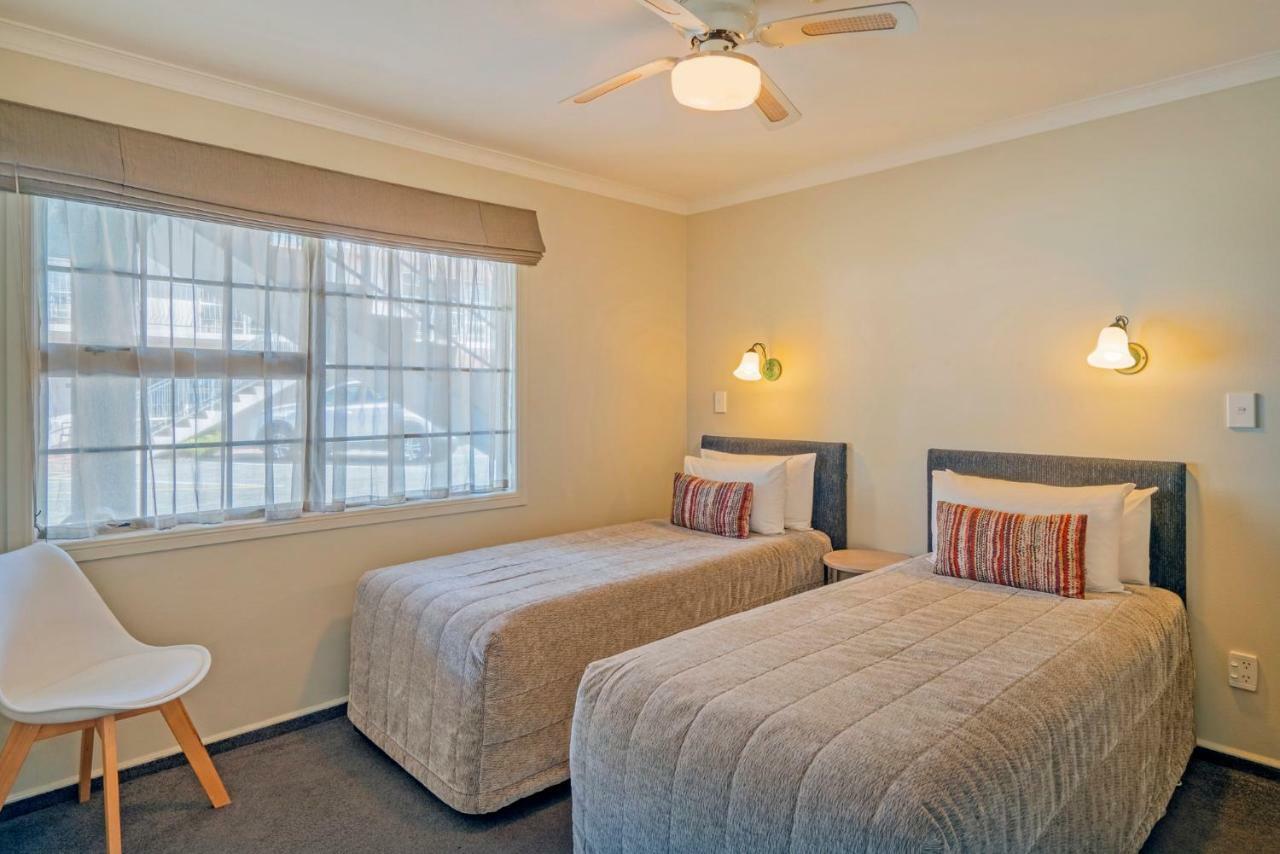 Silver Fern Rotorua Suites & Spa Экстерьер фото A typical bedroom at the motel