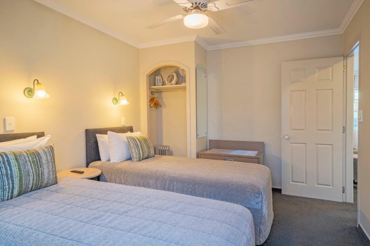 Silver Fern Rotorua Suites & Spa Экстерьер фото A bedroom at the hotel