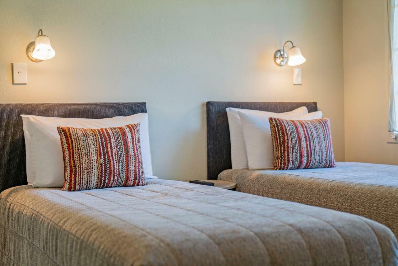 Silver Fern Rotorua Suites & Spa Экстерьер фото A bedroom at the hotel